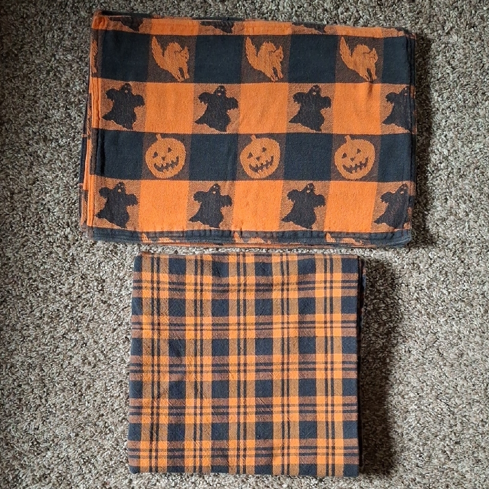 Vintage Halloween Tablecloth & 4 Placemats